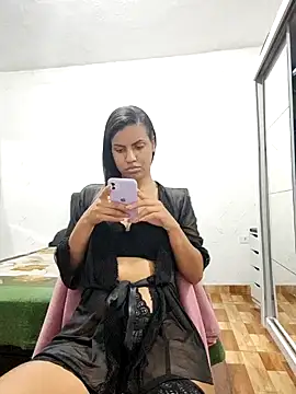 Snapshot of Bella_Anjoss chatting on December 15, 1:24 am Bella Anjoss online show from December 15, 1:24 am