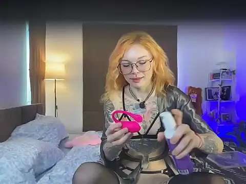 Snapshot of juicyshow_ chatting on September 19, 12:56 am juicyshow  online show from September 19, 12:56 am