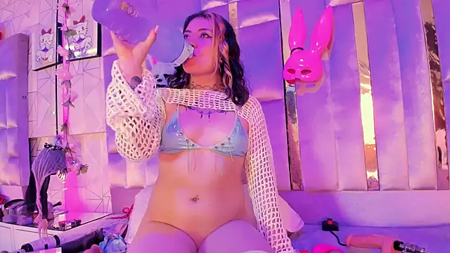 Broklinwhite  online show from February 15, 3:50 pm