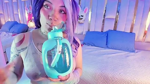 Broklinwhite  online show from April 16, 2:29 pm