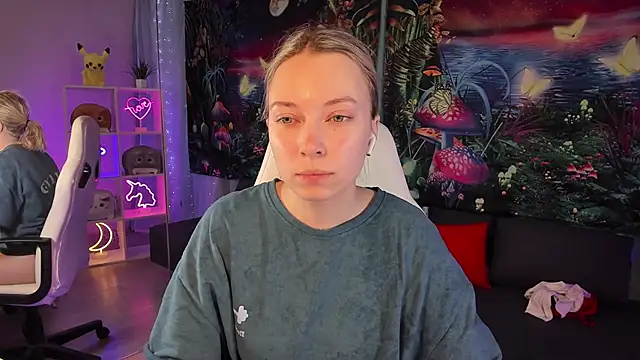 Snapshot of TiffanyBatson chatting on December 4, 4:54 am TiffanyBatson online show from December 4, 4:54 am