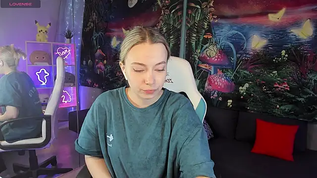 Snapshot of TiffanyBatson chatting on December 20, 6:19 am TiffanyBatson online show from December 20, 6:19 am