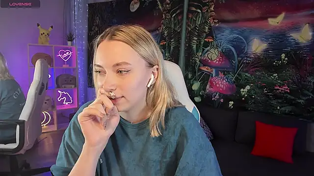 Snapshot of TiffanyBatson chatting on December 20, 9:21 am TiffanyBatson online show from December 20, 9:21 am