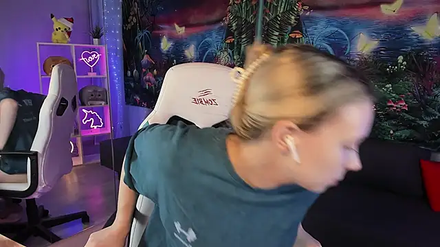 Snapshot of TiffanyBatson chatting on January 15, 7:37 am TiffanyBatson online show from January 15, 7:37 am