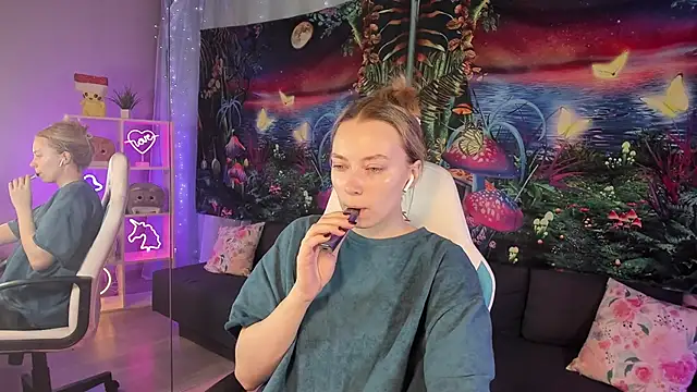 Snapshot of TiffanyBatson chatting on February 6, 3:59 am TiffanyBatson online show from February 6, 3:59 am