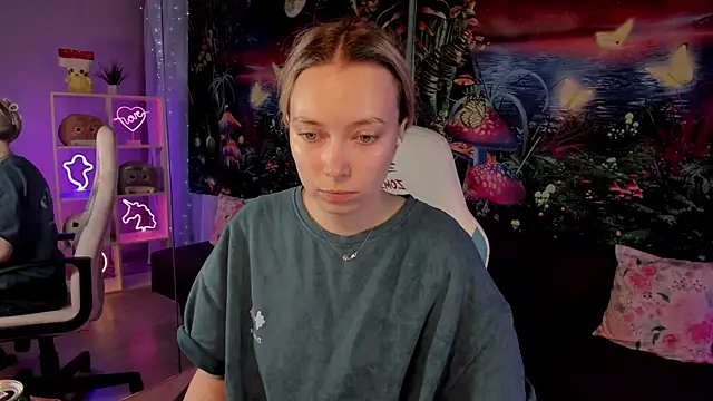 Snapshot of TiffanyBatson chatting on February 8, 6:22 am TiffanyBatson online show from February 8, 6:22 am