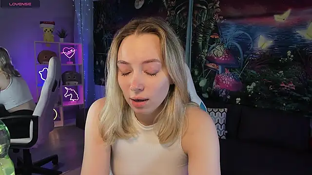 Snapshot of TiffanyBatson chatting on February 17, 7:58 am TiffanyBatson online show from February 17, 7:58 am