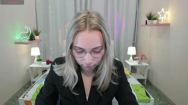 Snapshot of TiffanyBatson chatting on March 6, 4:08 am TiffanyBatson online show from March 6, 4:08 am