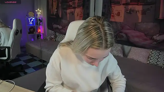 Snapshot of TiffanyBatson chatting on March 14, 5:16 am TiffanyBatson online show from March 14, 5:16 am