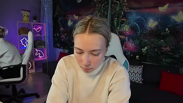 Snapshot of TiffanyBatson chatting on March 18, 4:15 am TiffanyBatson online show from March 18, 4:15 am