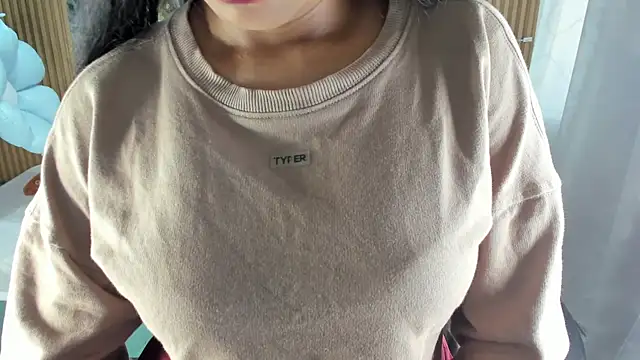 Lili 16 online show from May 22, 11:16 am