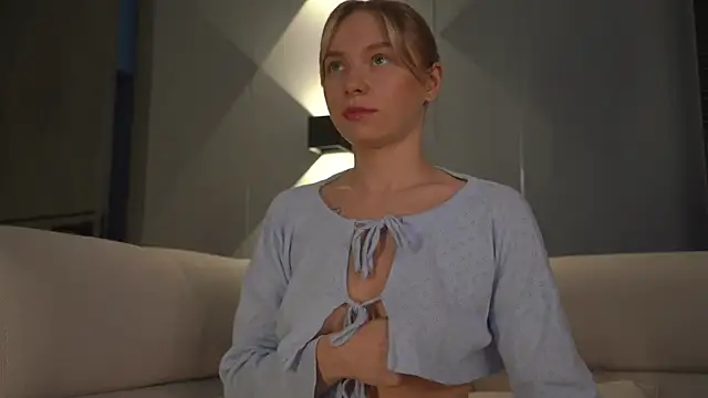 -Snowwwy- online show from March 21, 1:34 pm