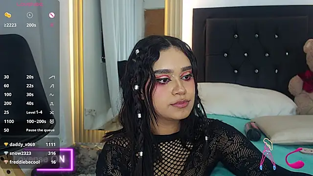 coraline v online show from December 5, 4:01 pm