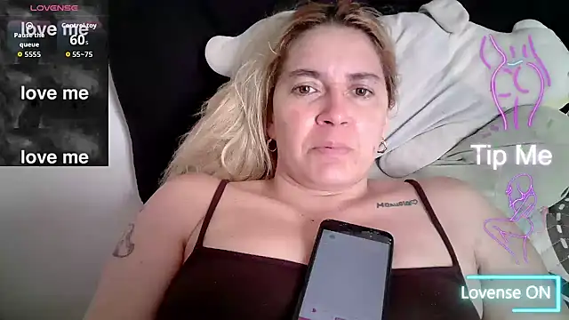 Snapshot of Izury_Blondee chatting on November 21, 6:17 pm Izury Blondee online show from November 21, 6:17 pm