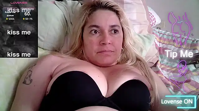 Snapshot of Izury_Blondee chatting on November 28, 9:50 pm Izury Blondee online show from November 28, 9:50 pm