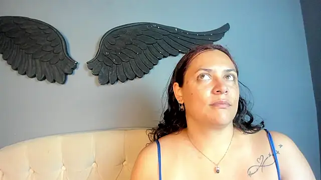 Snapshot of Biiancacox chatting on February 12, 3:12 am Biiancacox online show from February 12, 3:12 am