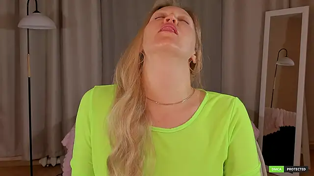 Snapshot of sugamomy chatting on November 26, 12:44 am sugamomy online show from November 26, 12:44 am