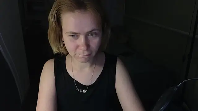 Riley Roo online show from May 24, 5:18 pm