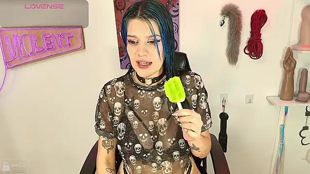 Snapshot of Violet-Queen chatting on March 2, 11:20 pm Violet-Queen online show from March 2, 11:20 pm