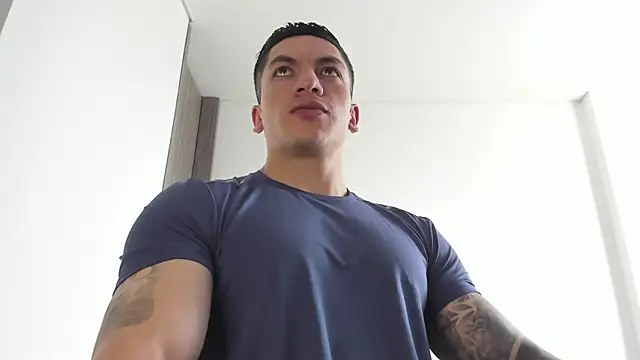 Snapshot of aquiles_51 chatting on May 1, 6:01 pm aquiles 51 online show from May 1, 6:01 pm