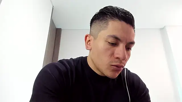 Snapshot of aquiles_51 chatting on June 2, 6:32 pm aquiles 51 online show from June 2, 6:32 pm