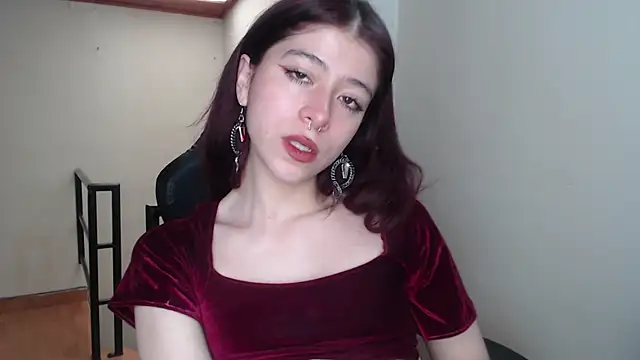 Snapshot of SuzzyyM chatting on January 27, 2:24 pm SuzzyyM online show from January 27, 2:24 pm