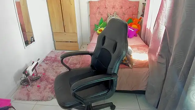 saralolo420 online show from December 24, 3:26 pm