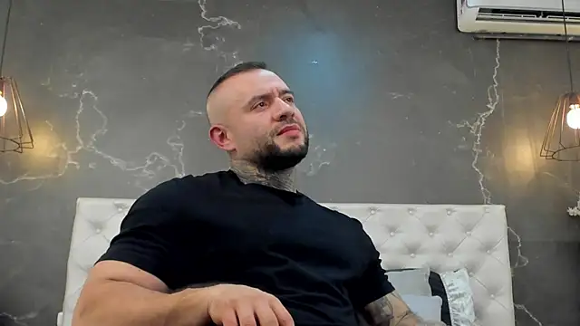 Snapshot of BruceDallas chatting on December 12, 11:58 pm BruceDallas online show from December 12, 11:58 pm