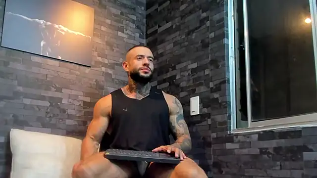 Snapshot of BruceDallas chatting on October 2, 12:28 am BruceDallas online show from October 2, 12:28 am