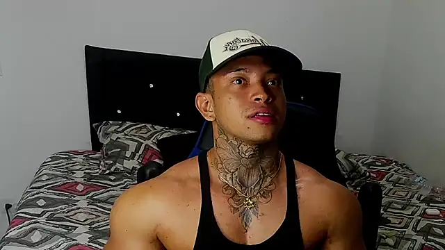 Snapshot of Stiven_collins chatting on February 20, 9:11 am Stiven collins online show from February 20, 9:11 am