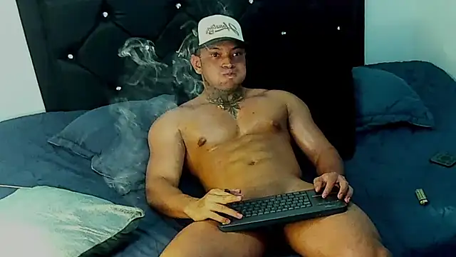 Snapshot of Stiven_collins chatting on February 22, 6:39 am Stiven collins online show from February 22, 6:39 am
