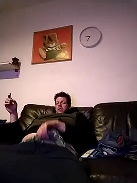 Knuffelstaaf123 online show from November 12, 9:47 pm