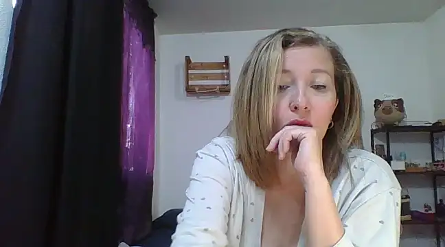 Snapshot of charlott_ponce chatting on January 28, 5:46 pm charlott ponce online show from January 28, 5:46 pm