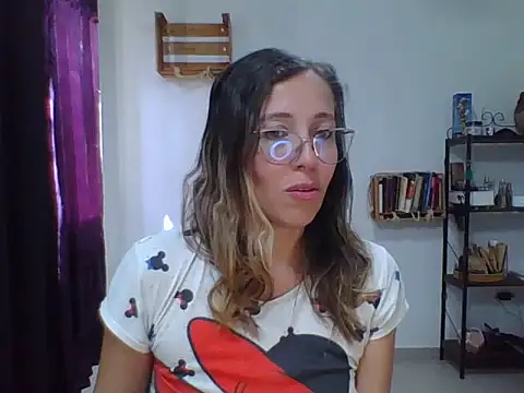 Snapshot of charlott_ponce chatting on October 24, 6:37 pm charlott ponce online show from October 24, 6:37 pm