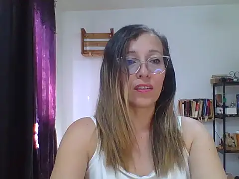 Snapshot of charlott_ponce chatting on November 18, 6:56 pm charlott ponce online show from November 18, 6:56 pm