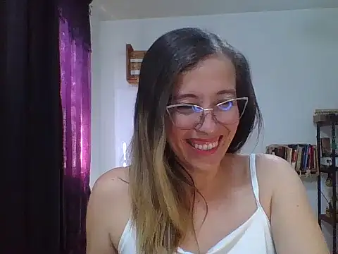 Snapshot of charlott_ponce chatting on November 20, 6:29 pm charlott ponce online show from November 20, 6:29 pm