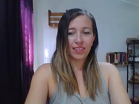 Snapshot of charlott_ponce chatting on December 1, 6:24 pm charlott ponce online show from December 1, 6:24 pm