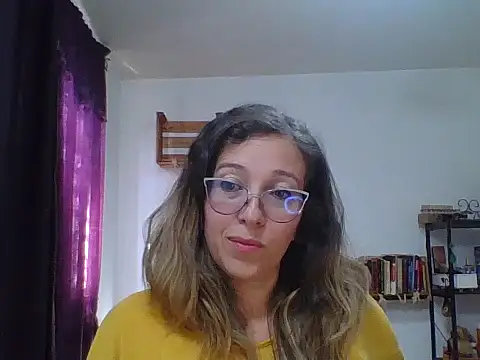 Snapshot of charlott_ponce chatting on December 3, 6:28 pm charlott ponce online show from December 3, 6:28 pm