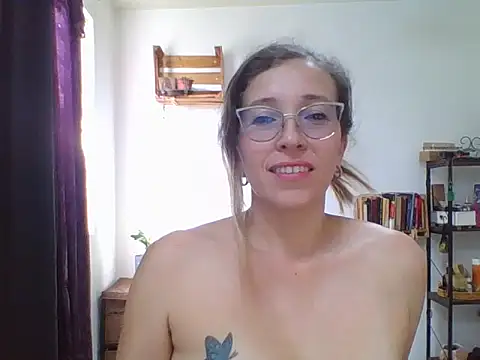 Snapshot of charlott_ponce chatting on December 5, 7:21 pm charlott ponce online show from December 5, 7:21 pm