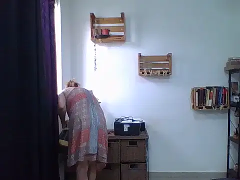 Snapshot of charlott_ponce chatting on December 15, 6:34 pm charlott ponce online show from December 15, 6:34 pm