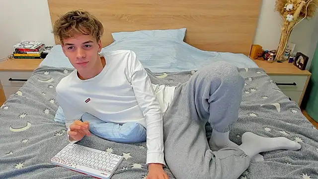 Snapshot of Fandi_777 chatting on December 10, 8:08 am Fandi 777 online show from December 10, 8:08 am