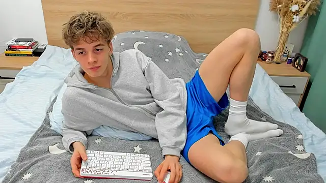 Snapshot of Fandi_777 chatting on December 16, 3:11 pm Fandi 777 online show from December 16, 3:11 pm