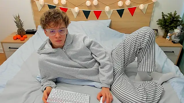 Snapshot of Fandi_777 chatting on January 4, 11:33 am Fandi 777 online show from January 4, 11:33 am