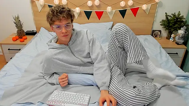 Snapshot of Fandi_777 chatting on January 4, 2:35 pm Fandi 777 online show from January 4, 2:35 pm