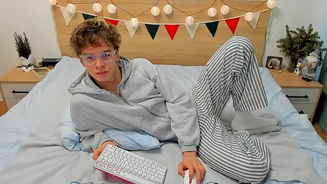 Snapshot of Fandi_777 chatting on January 8, 9:53 am Fandi 777 online show from January 8, 9:53 am