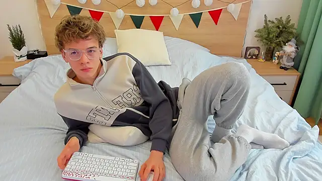 Snapshot of Fandi_777 chatting on January 15, 8:51 am Fandi 777 online show from January 15, 8:51 am