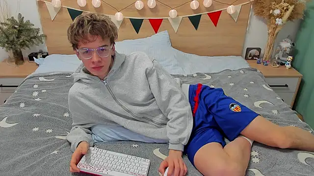 Snapshot of Fandi_777 chatting on January 22, 5:37 am Fandi 777 online show from January 22, 5:37 am