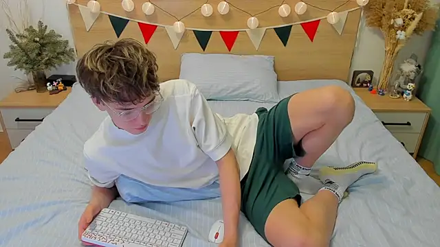 Snapshot of Fandi_777 chatting on January 28, 2:43 am Fandi 777 online show from January 28, 2:43 am