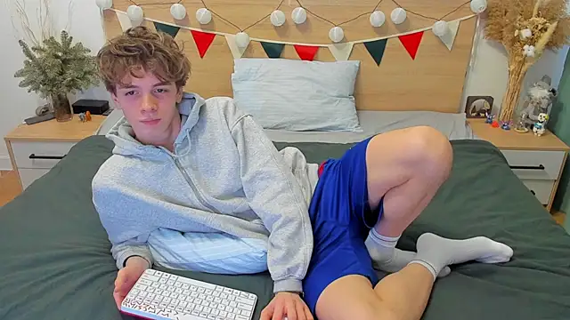 Snapshot of Fandi_777 chatting on February 1, 10:15 am Fandi 777 online show from February 1, 10:15 am