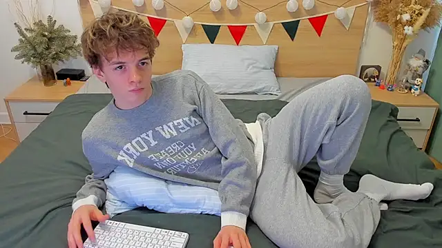 Snapshot of Fandi_777 chatting on February 3, 11:42 am Fandi 777 online show from February 3, 11:42 am